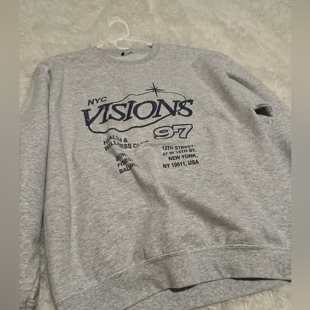 Grey graphic crewneck